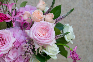 Buchet de neuitat - Hortensii și Trandafiri